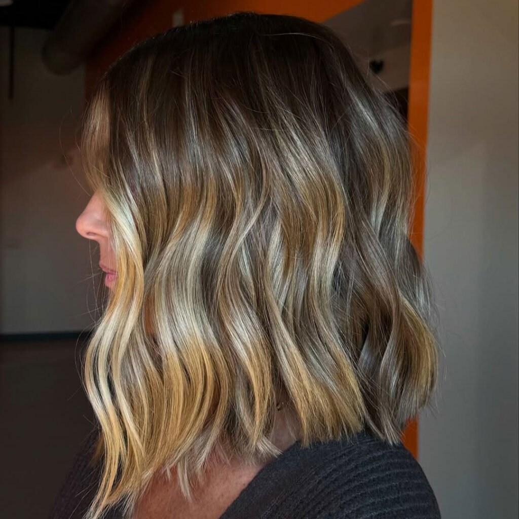 Wavy-Textured-Lob-with-Balayage.