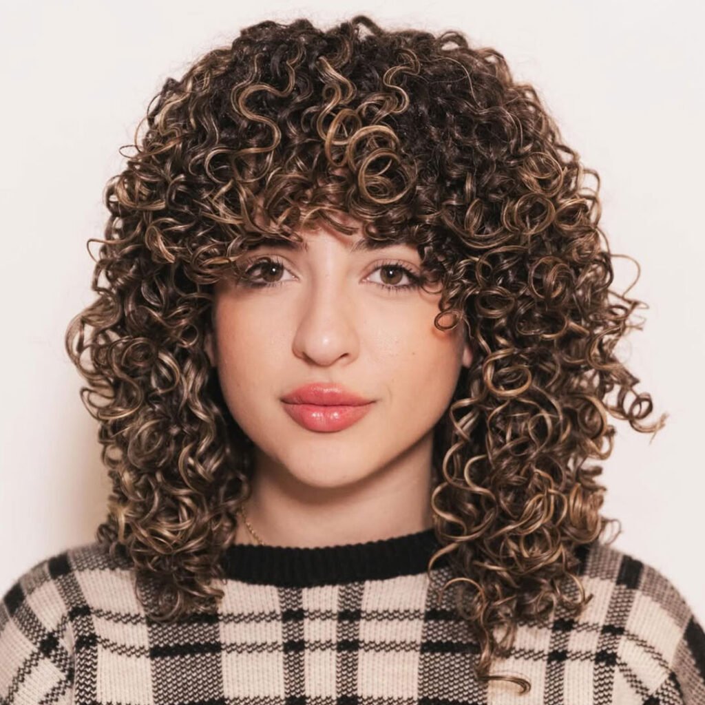 Round-wolf-cut-on-natural-curls