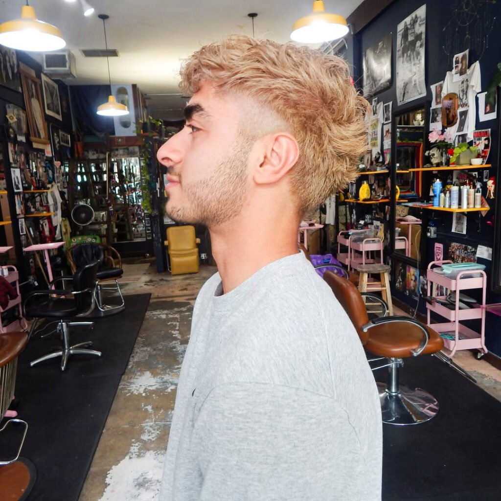 High-volume, sun-kissed strands textured to perfection&mdash;this style radiates surfer-boy energy, grounded by tapered sides that keep it sleek and intentional.

