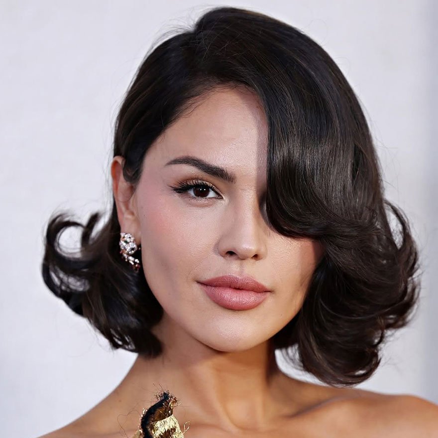 Soft retro bob with side waves hairstyle