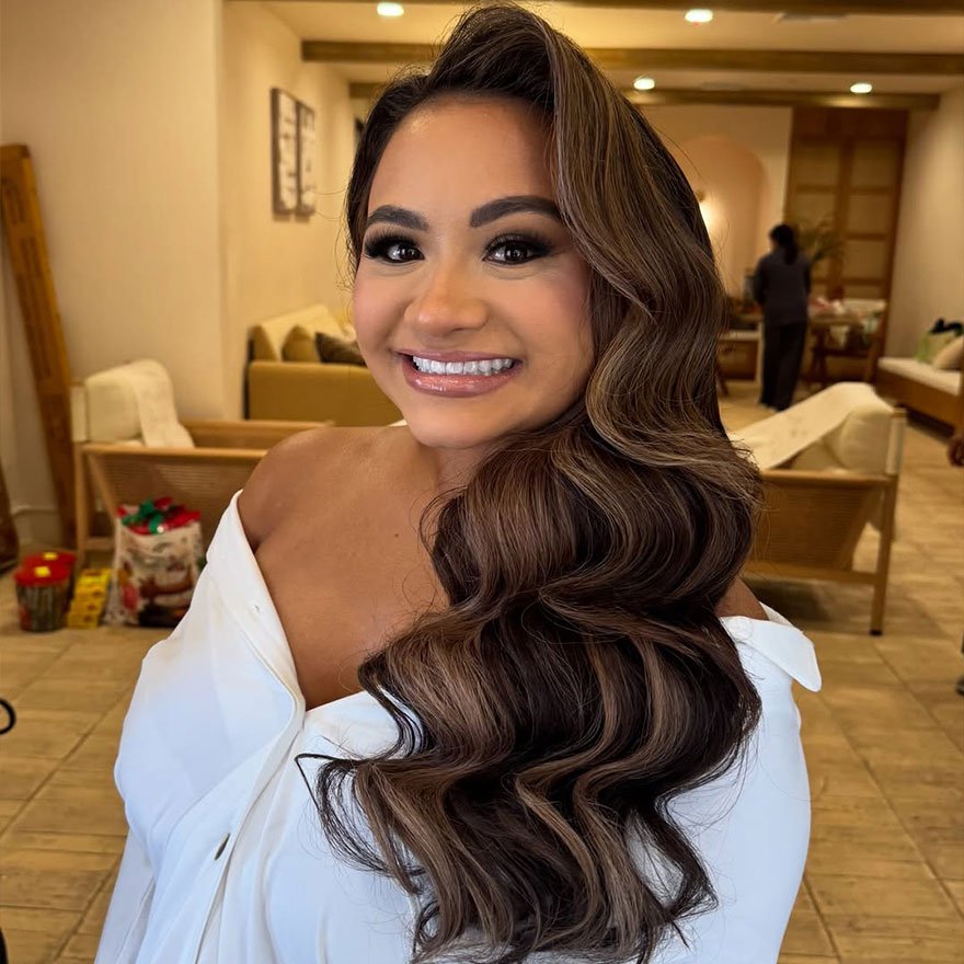 Old Hollywood side-swept waves bridal hairstyle