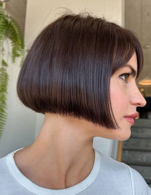 Short bob haircut for fine hair with smooth, sleek finish
