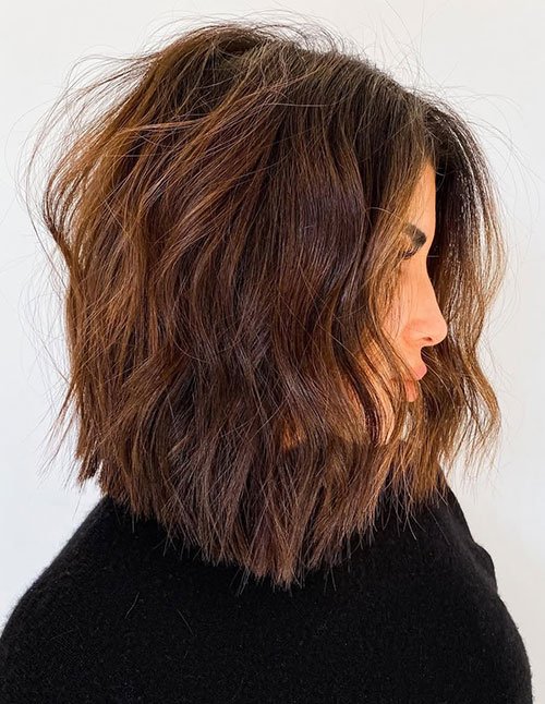 Textured shoulder-length lob haircut for women