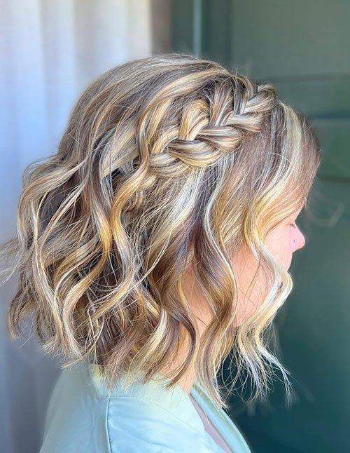 Braided side-part wavy bob hairstyle
