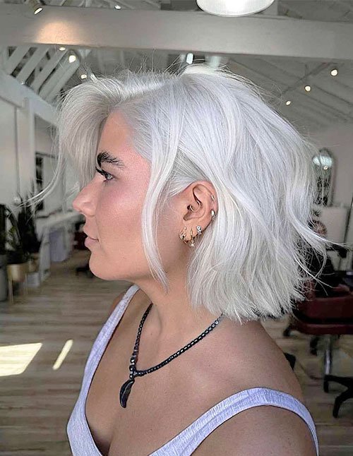 Platinum wavy long bob hairstyle
