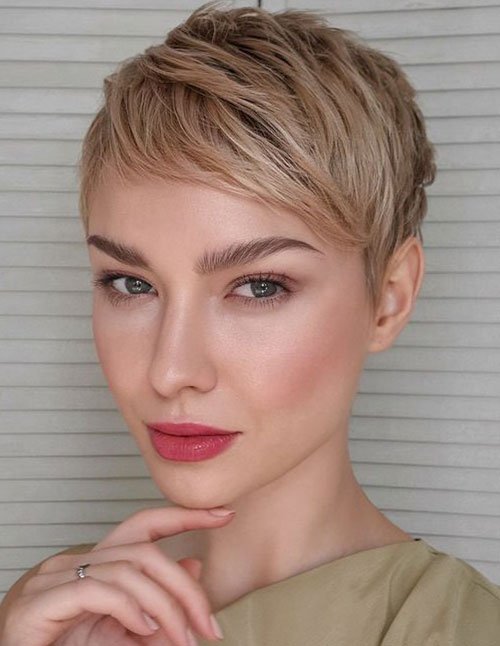 Textured pixie cut hairstyle for women
