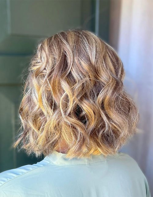 Simple short hairdo with soft, loose waves and natural texture.