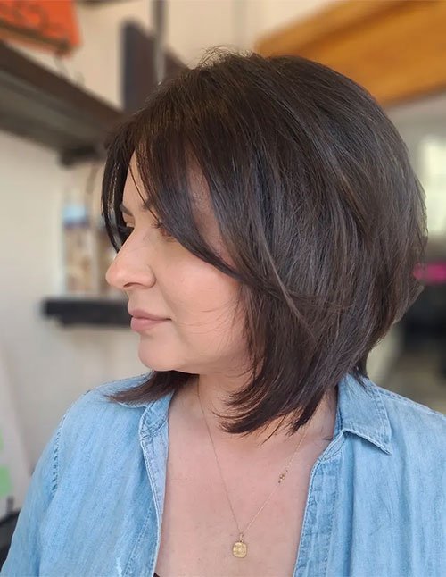 Side-profile layered bob haircut for thin hair with long face-framing layers